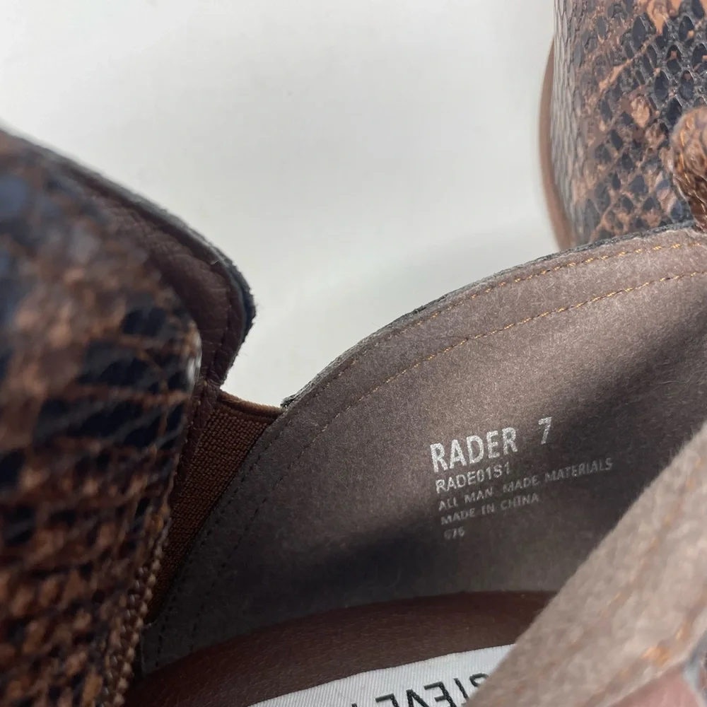 Steve Madden Rader faux snakeskin Booties NWOB - Picture 6 of 6